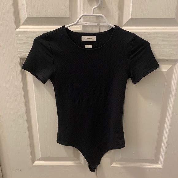 Babaton Tops - Aritzia Babaton Contour Short Sleeve Bodysuit